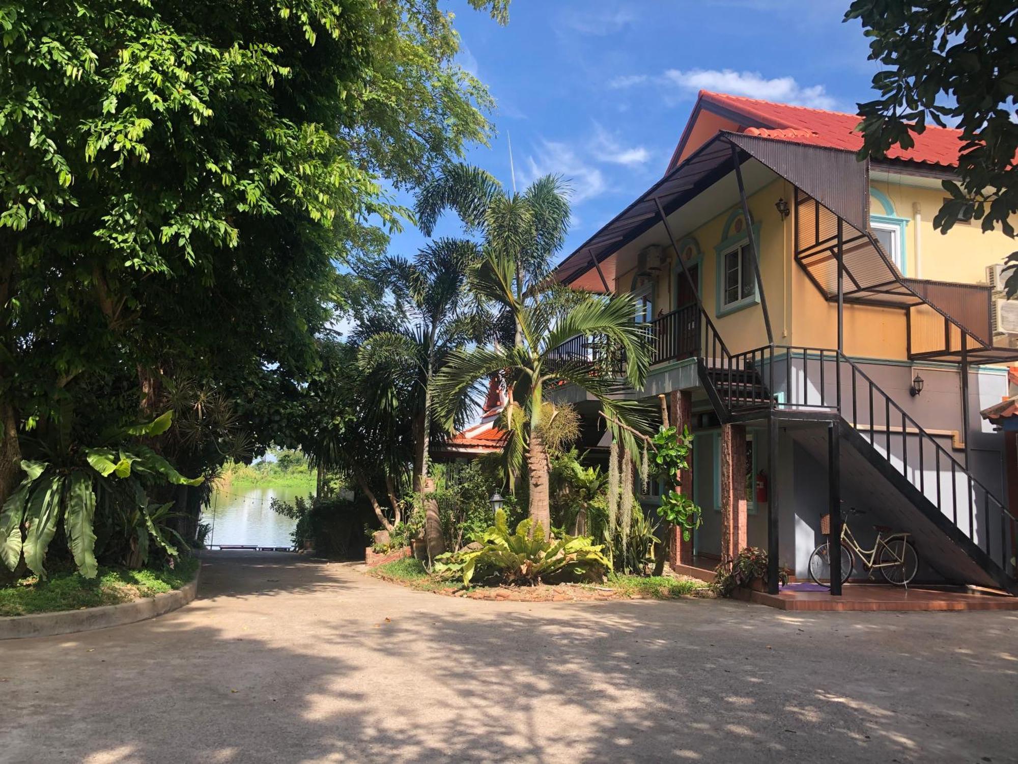 Ruen Thai Ban Rim Nam Kamphaeng Phet Exterior foto