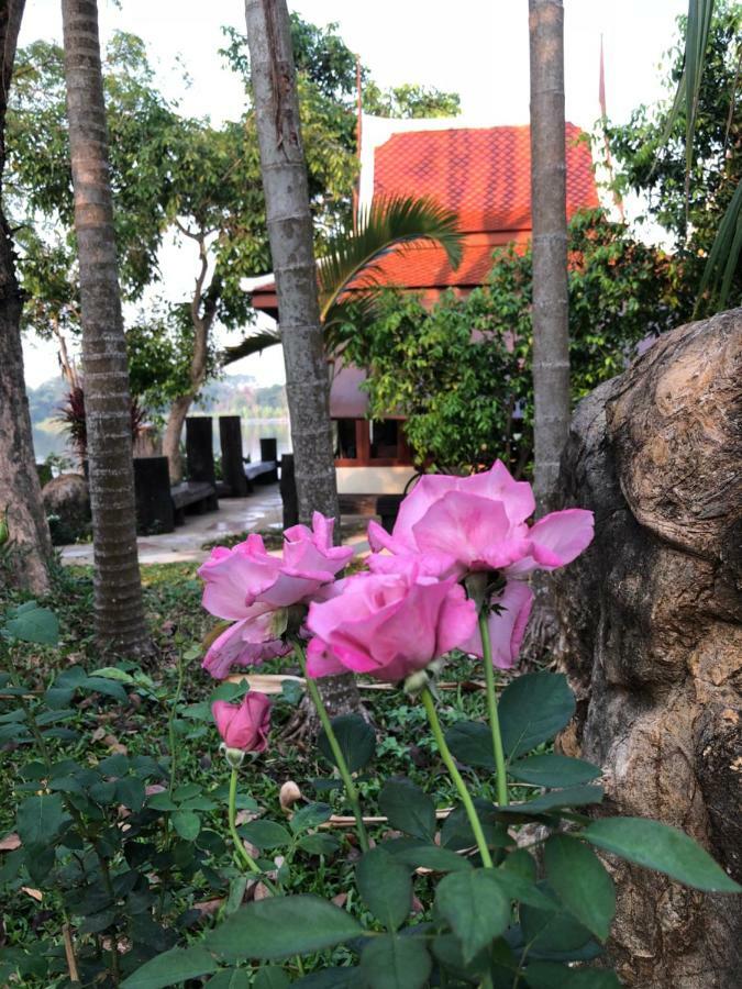 Ruen Thai Ban Rim Nam Kamphaeng Phet Exterior foto